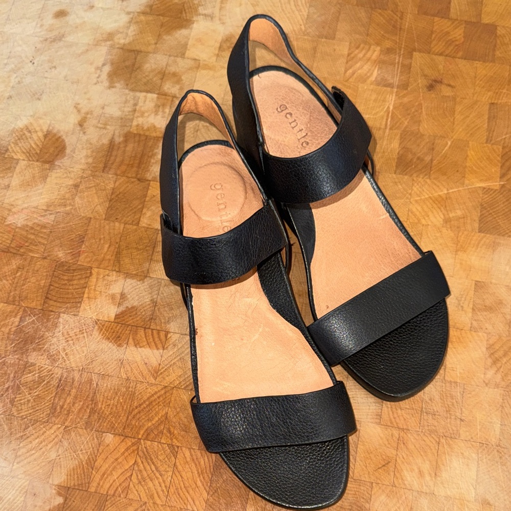 Gentle Souls Women's Black Sandals